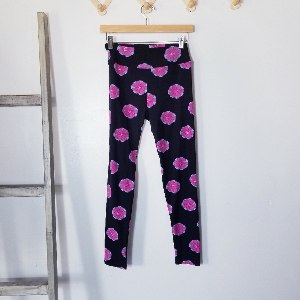 LULAROE BLACK WITH FUCHSIA FLOWER STRETCHY LEGGINGS ONE SIZE